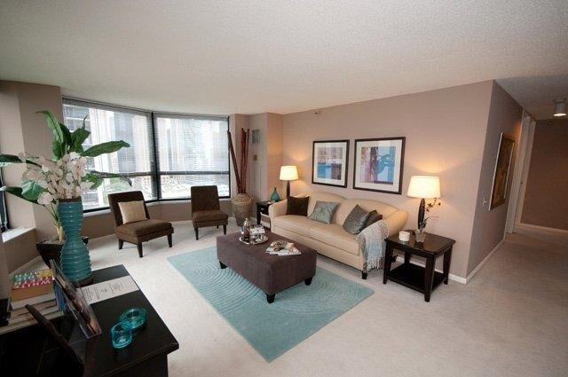 Foto del edificio - 168 N Harbor Dr