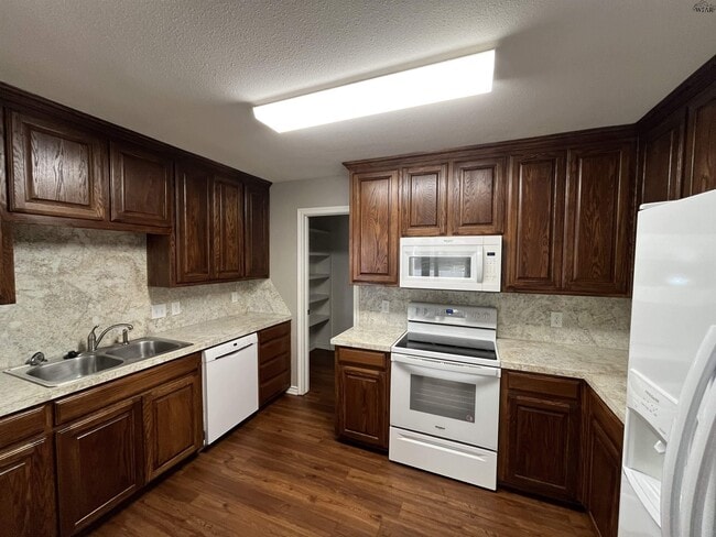 Foto del edificio - 2908 Featherston Ave