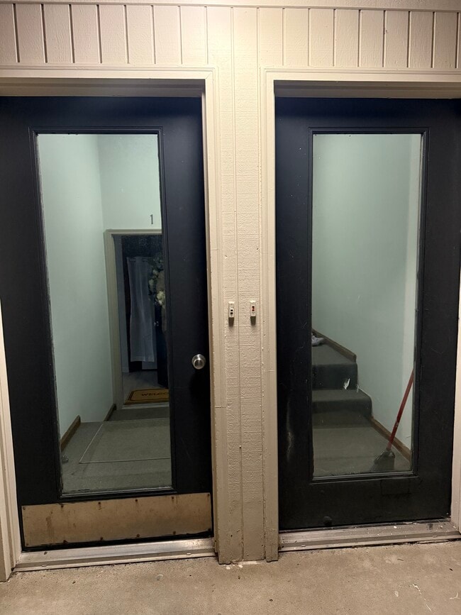 Air lock entrance foyer - 1053 Danby Rd