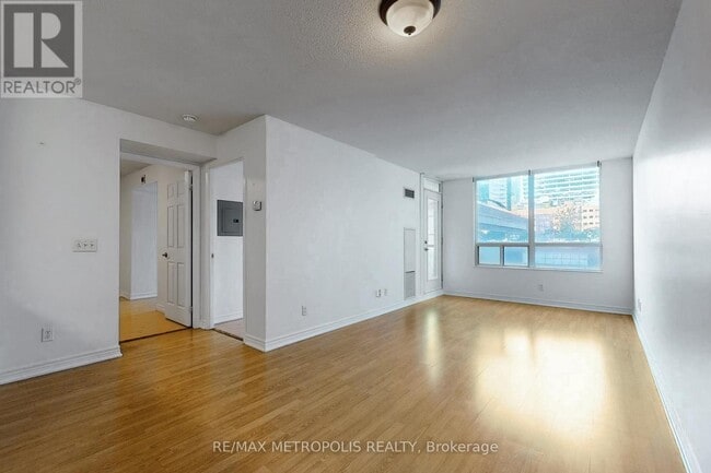 Building Photo - 30 Grand Trunk Crescent