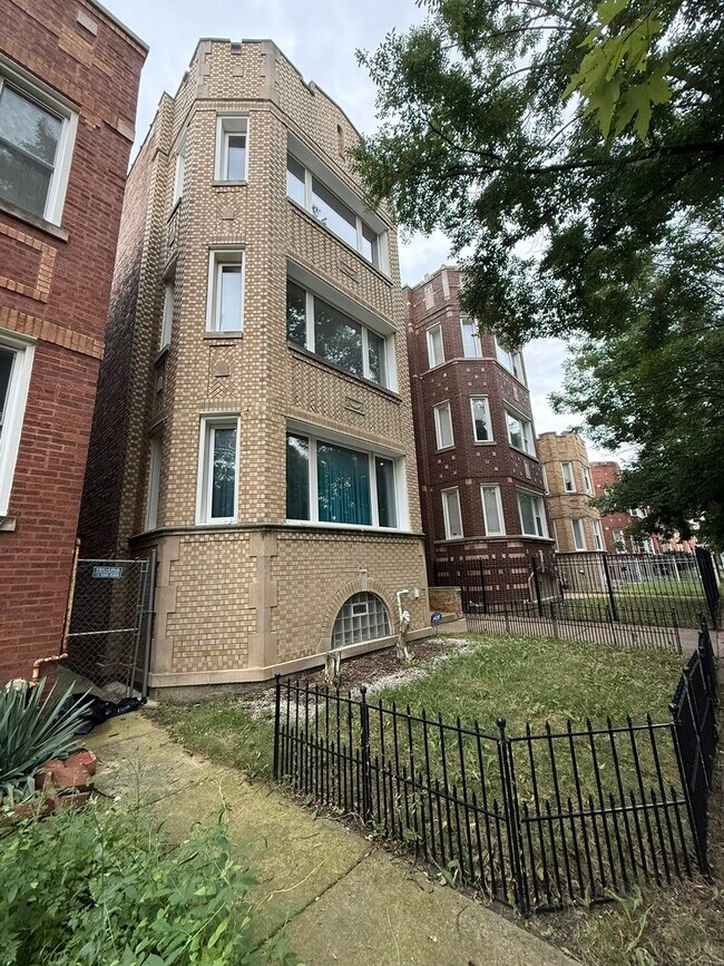 Building Photo - 8035 S Paulina St