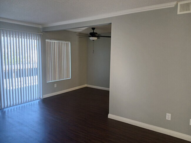 Foto del edificio - 27273 Camp Plenty Rd