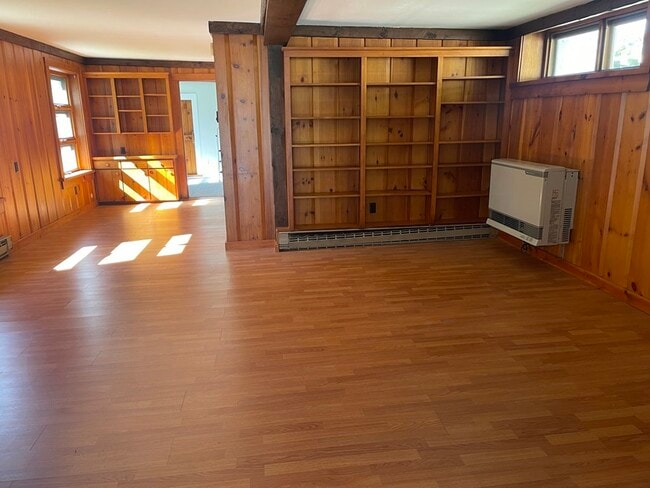 Building Photo - 9 Meadow Ln