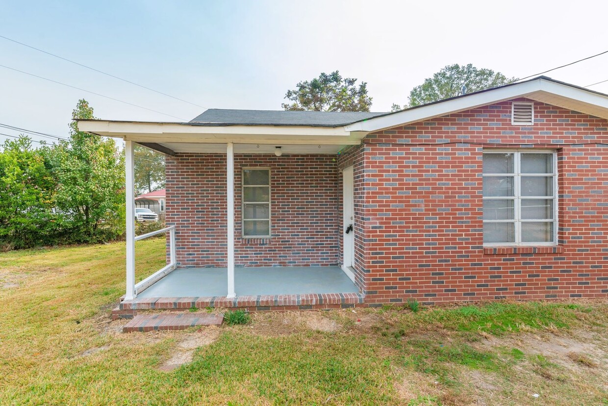 Primary Photo - Brick home with a fenced-in yard!