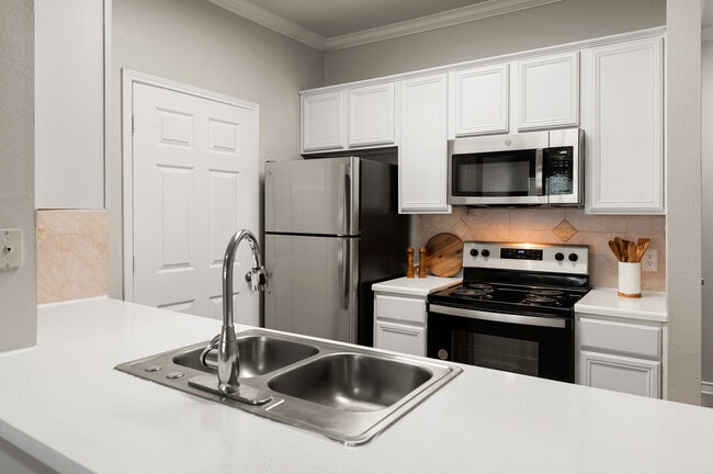 Building Photo - Townhomes of Coyote Ridge