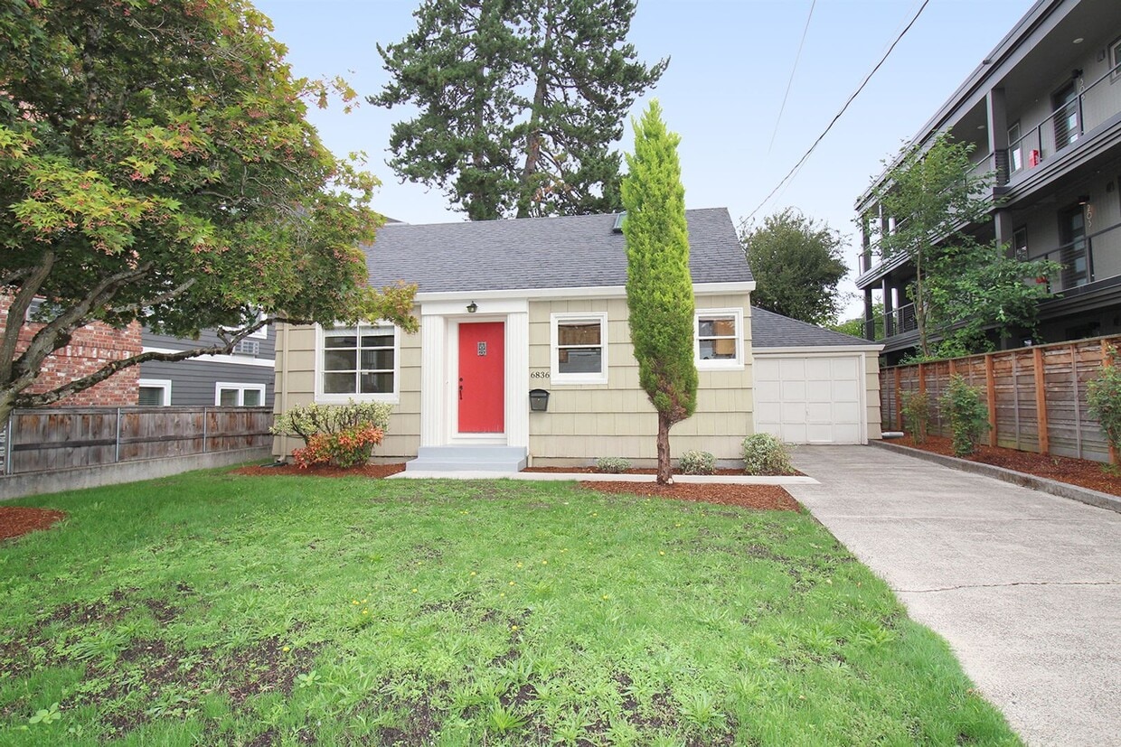 Primary Photo - 6836 N Greenwich Ave