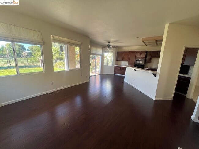 Foto del edificio - 2627 Cherry Hills Dr