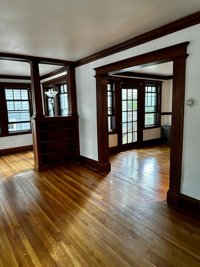 Building Photo - 142 Larch Rd