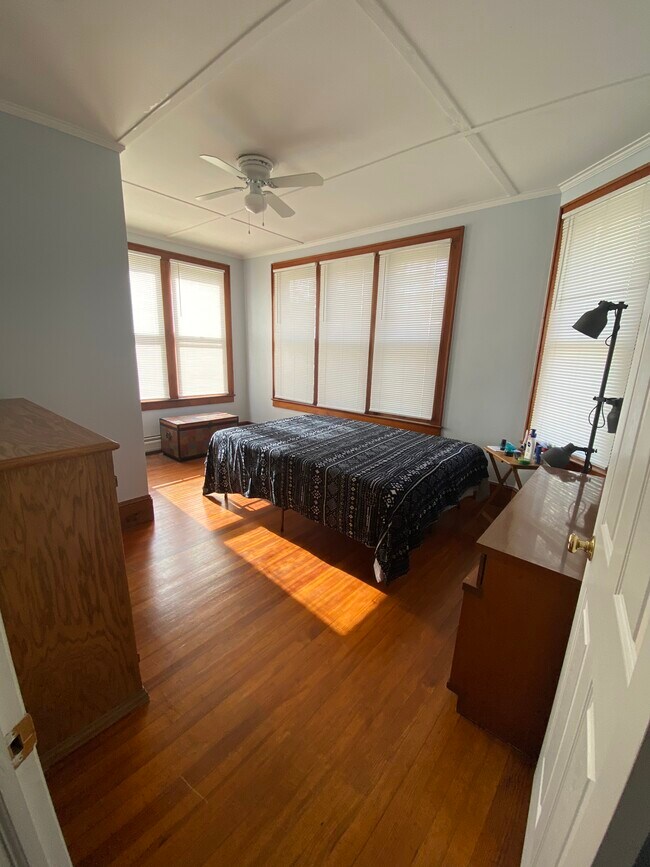 Foto del edificio - 491 Ringwood Ave