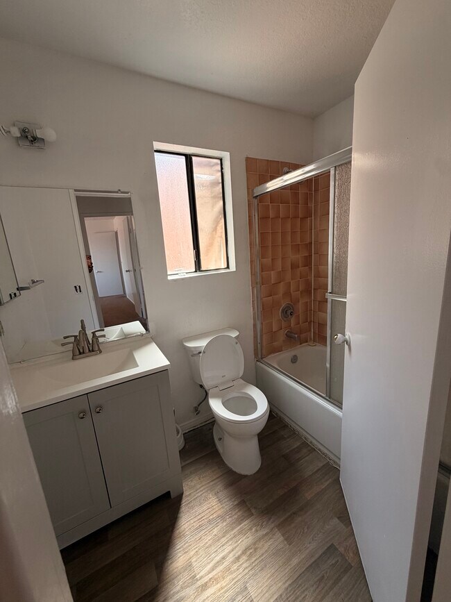 Foto del edificio - 1728 W Avenue J15