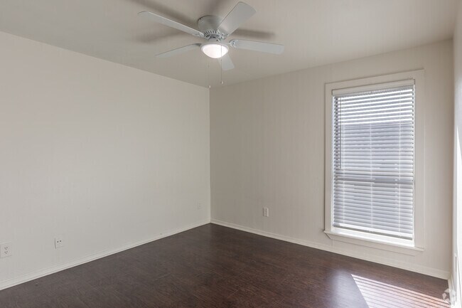 1BR,1BA-590SF-Bedroom - Cityscape