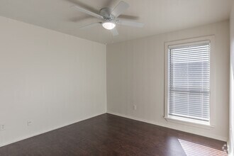 1BR,1BA-590SF-Bedroom - Cityscape