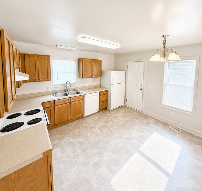 Building Photo - Three bedroom, 2 bath house in Gibsonville