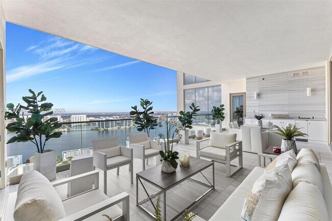 Foto del edificio - 17901 Collins Ave