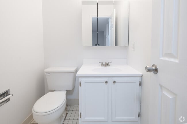 2BR, 2BA - 934SF - Brookside Garden Apartments