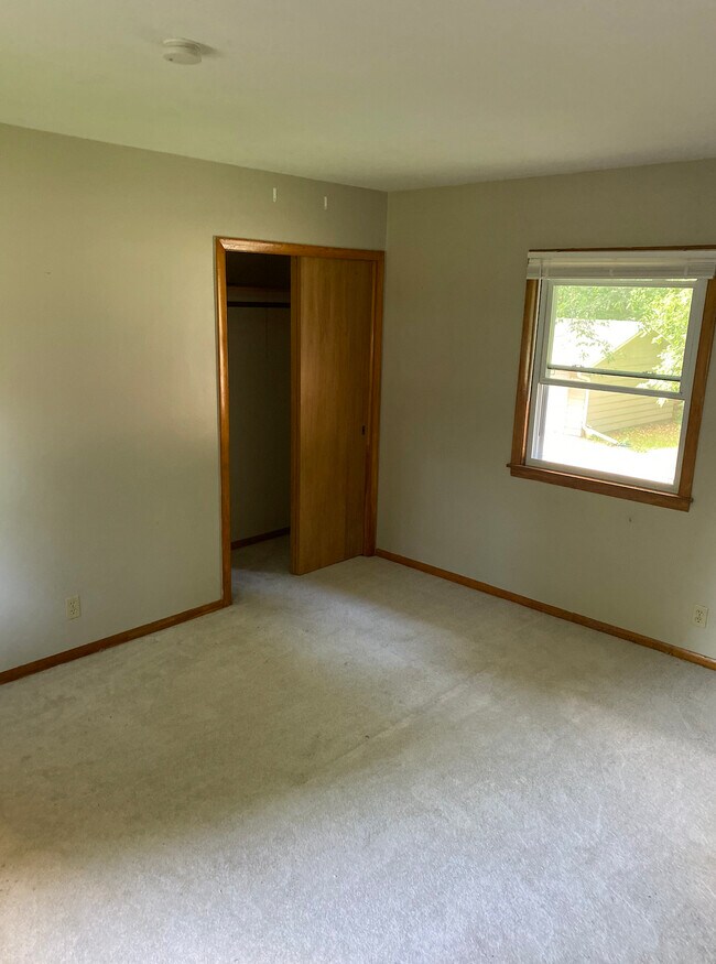 Building Photo - 5540 Wedgewood Dr