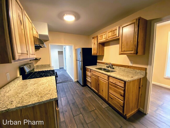 Building Photo - 1233 Ionia Ave SW