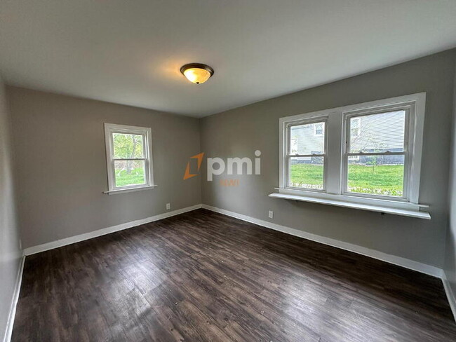 Foto del edificio - 5030 W Ridge Rd