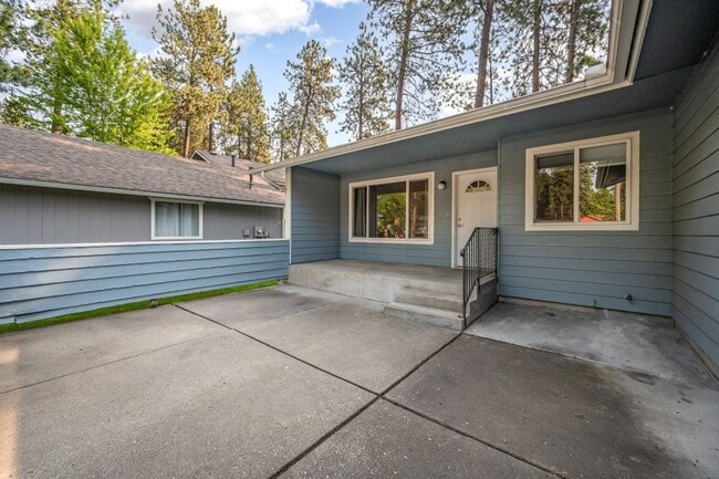 Building Photo - 3bed/2bath with RV parking: CDA Public Gol...