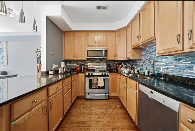 Foto del edificio - 2508 W Division St