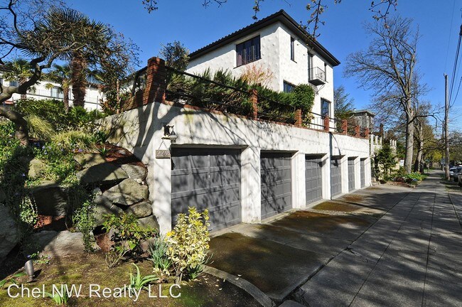 Building Photo - 2 br, 1 bath House - 2205 Bigelow Ave N #1