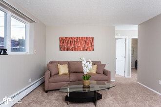 Building Photo - 1526 Medfra St