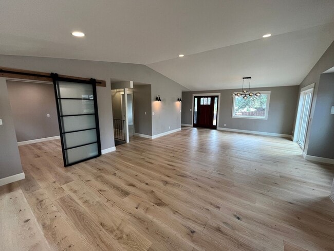 Building Photo - Amazing 4 Bed/3 Bath Home on One Acre with Large Shop – In Home Child Care Opportunity