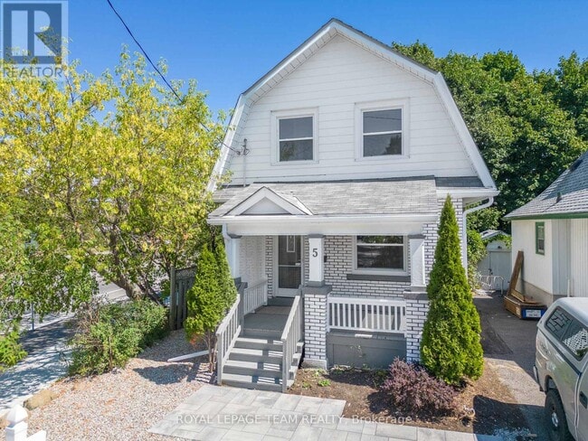 Building Photo - 5 Gilchrist Ave