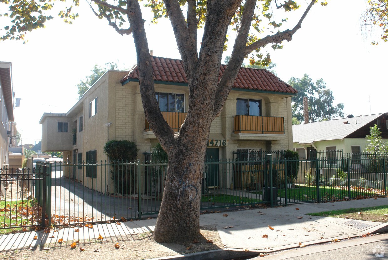 Primary Photo - 14716 Gilmore St