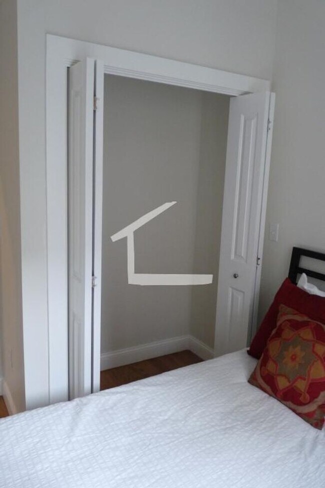 Foto del edificio - Condo quality 3 bed near Longwood Medical area!