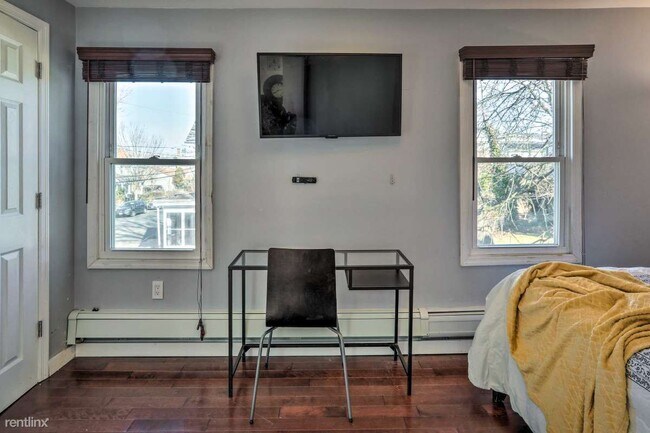 Foto del edificio - 2 br, 1.5 bath House - 44 Birch Avenue