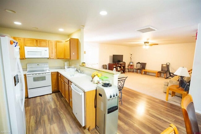 Building Photo - 3 br, 2 bath House - 1801 Estates Dr Unit B