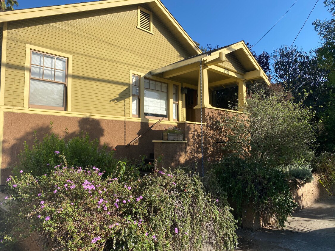 Primary Photo - 2431 Sacramento St
