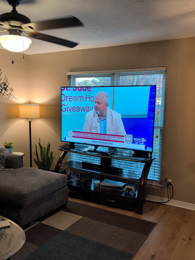 Building Photo - 73 Knollwood Ln