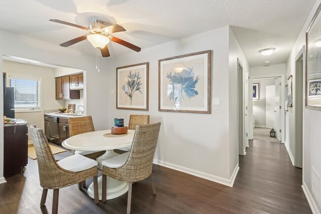 Building Photo - Northlake Village
