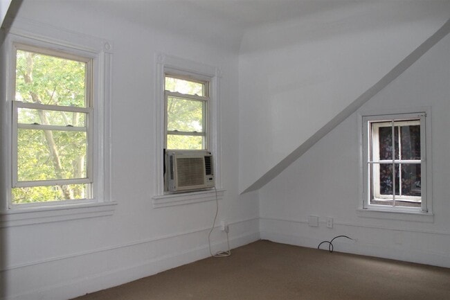 Building Photo - 54 Highwood Terrace