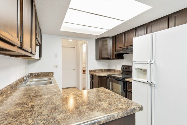 Foto del edificio - 2 Story Pet Friendly Duplex - 3 Bed - 2.5 Bath - Available on June 3rd!