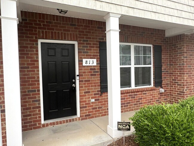 Foto del edificio - 813 Vigilant Dr