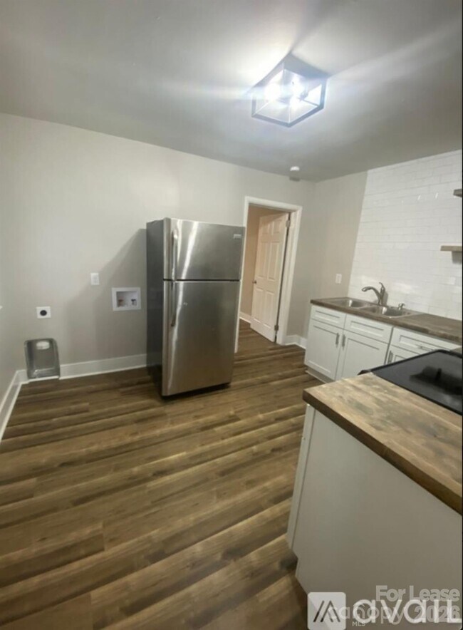 Foto del edificio - 3128-3130 Ridge Ave