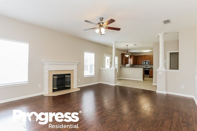 Building Photo - 2464 Royal Pointe Dr
