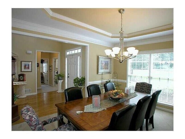 Building Photo - 1380 Woodvine Way