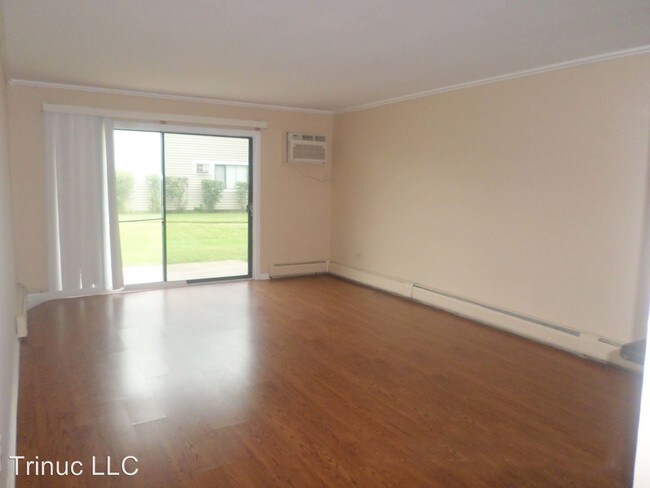 Building Photo - 3300 Bayside Dr