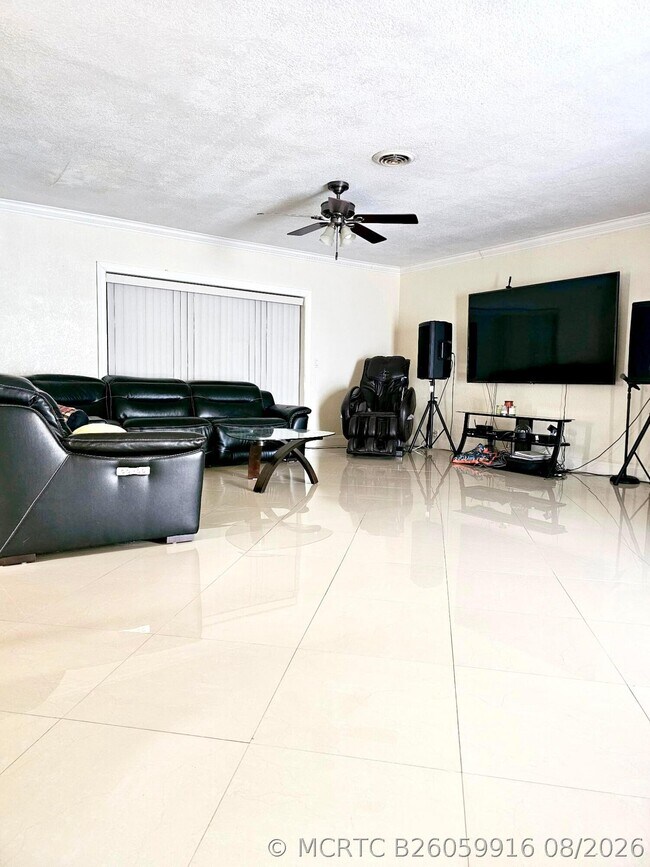 Foto del edificio - 6410 Kimberly Blvd