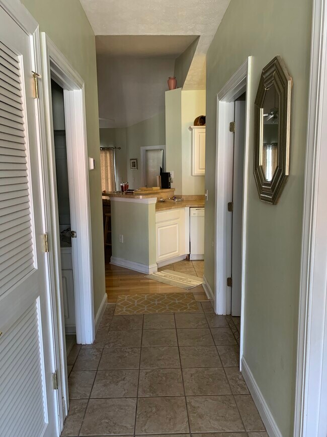 Foto del edificio - 100 Fountain Pointe Ln