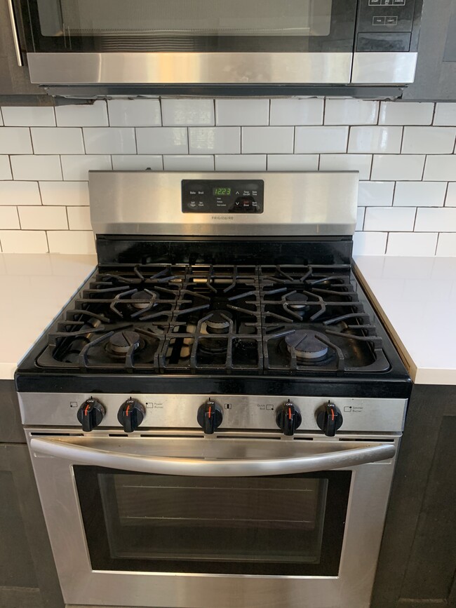 5 burner stovetop - 1428 Echo Park Ave