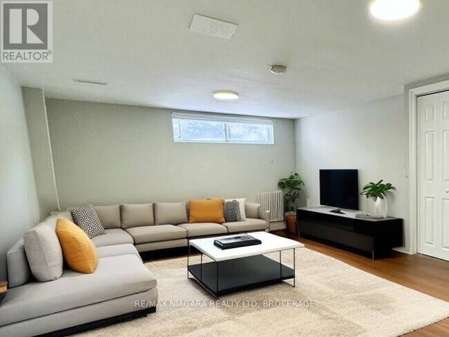 Photo du bâtiment - 7 E Hampton Rd