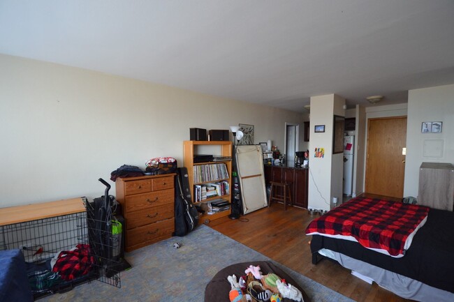 Building Photo - 4180 N Marine Dr