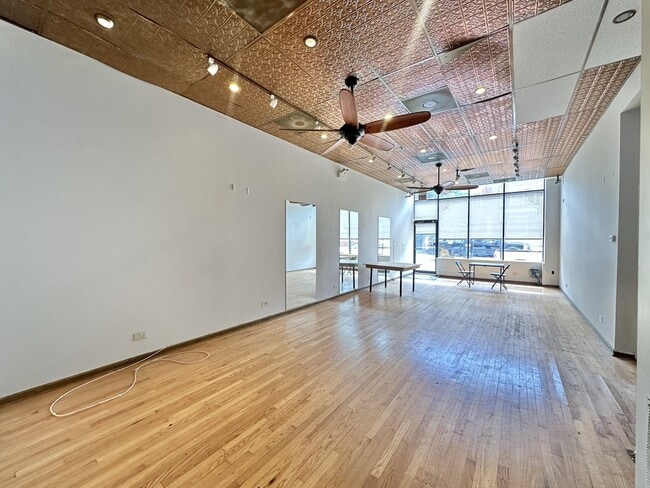 Building Photo - 2138 W Chicago Ave