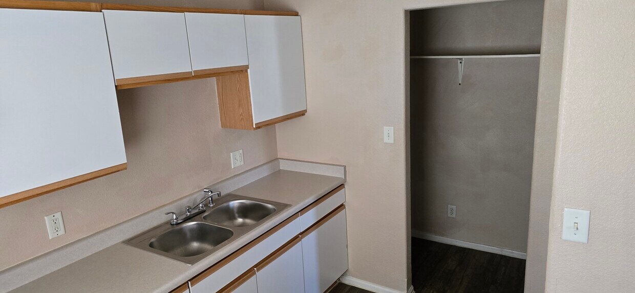 Foto principal - 3005 Acero Ave