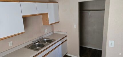 Building Photo - 3005 Acero Ave